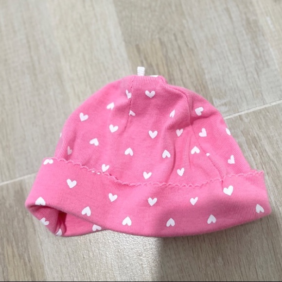 NWOT Carter’s Baby Hat Hearts Size NB (0-3M) - Picture 1 of 4
